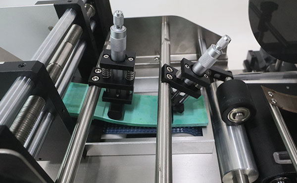 全自動分頁平面貼標(biāo)機,平面貼標(biāo)機,全自動貼標(biāo)機