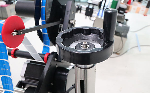 全自動貼標(biāo)簽機(jī),貼標(biāo)簽機(jī),圓瓶貼標(biāo)機(jī)