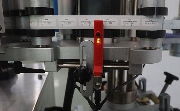 滾貼貼標機,貼標機,全自動貼標機